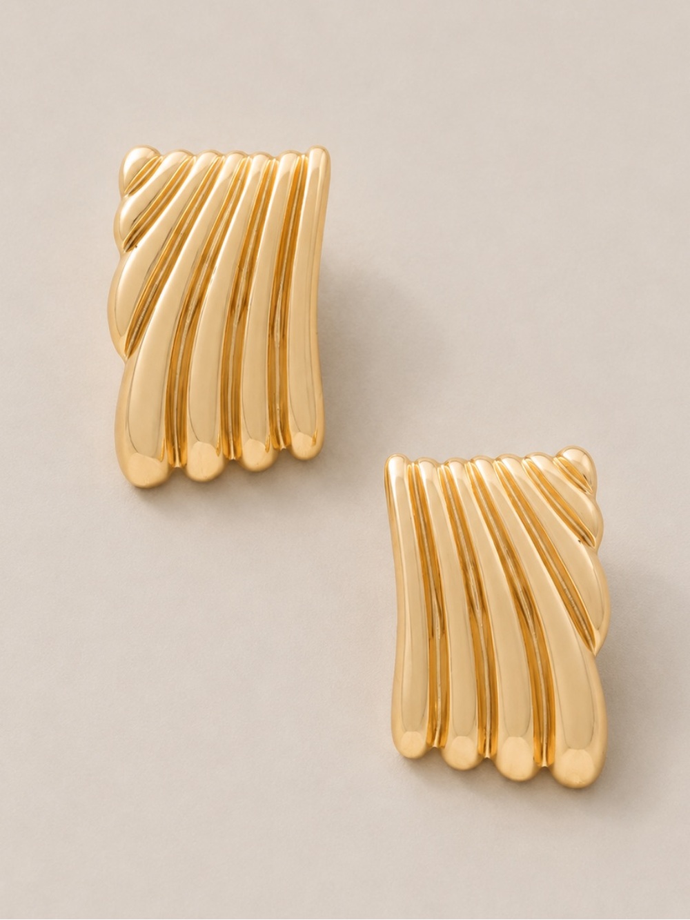 New! Gold Wave Earrings (1071) NWOT